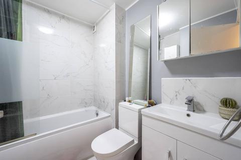 1 bedroom flat for sale, Shelley Way, Colliers Wood, London, SW19