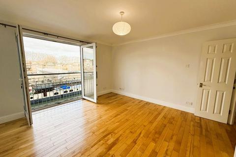 1 bedroom flat for sale, 4 Rainbow Quay Surrey Quays SE16 7UF