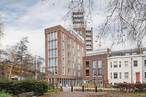 3 bedroom flat to rent, Mapple Path, Hackney Downs, London, E5