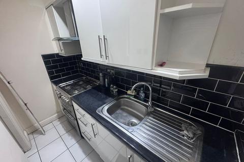 2 bedroom terraced house to rent, Yews Hill Road, Huddersfield
