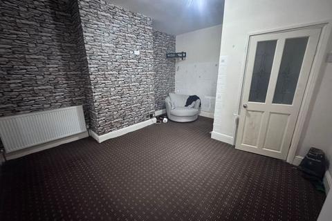 2 bedroom terraced house to rent, Yews Hill Road, Huddersfield