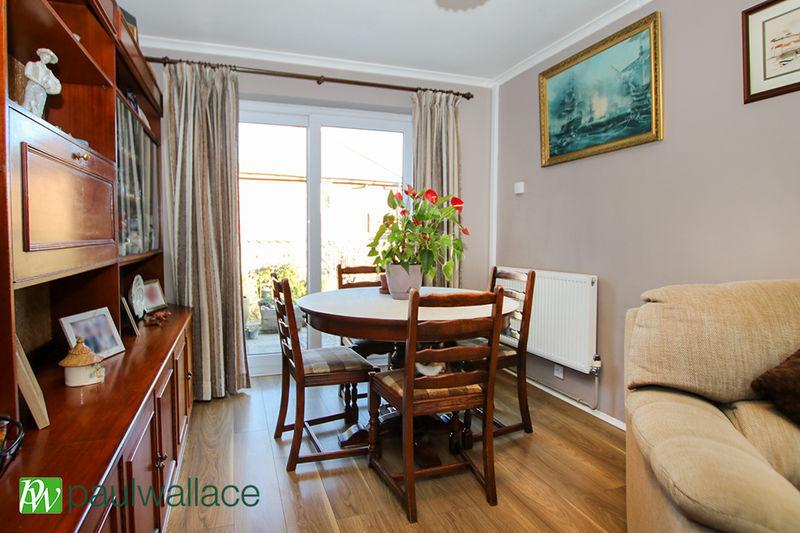 Lounge/Dining Area