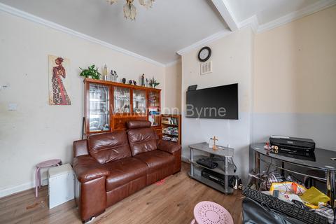2 bedroom ground floor flat for sale, Clarence Road, Bounds Green N22