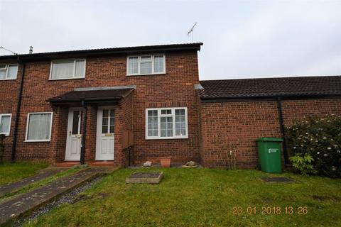 2 bedroom end of terrace house to rent, Avebury, Slough