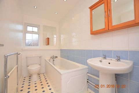 2 bedroom end of terrace house to rent, Avebury, Slough