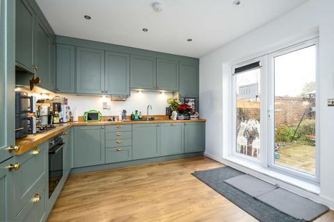 3 bedroom terraced house to rent, Churchfield Road, Walton-On-Thames
