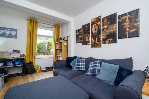 3 bedroom terraced house to rent, Churchfield Road, Walton-On-Thames