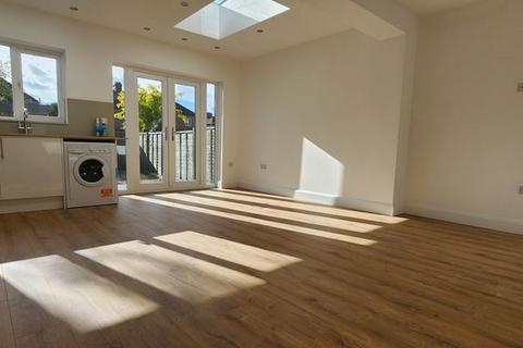 Property to rent, Edmonton N9