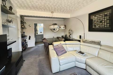 2 bedroom maisonette for sale, St. Albans Terrace, Manchester