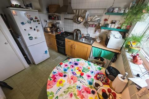 2 bedroom flat for sale, Sycamore Close, Northolt