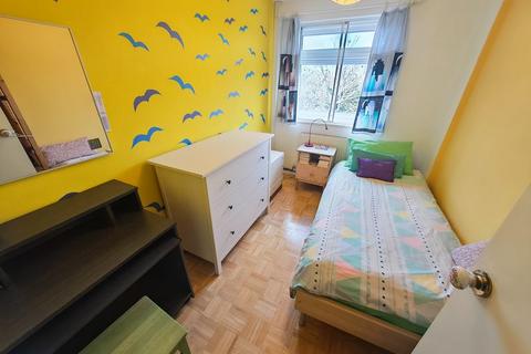 2 bedroom flat for sale, Sycamore Close, Northolt