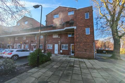 2 bedroom maisonette for sale, Priors Field, Northolt