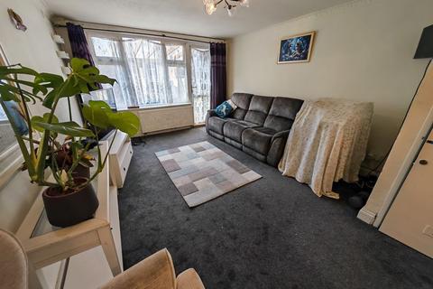 2 bedroom maisonette for sale, Priors Field, Northolt