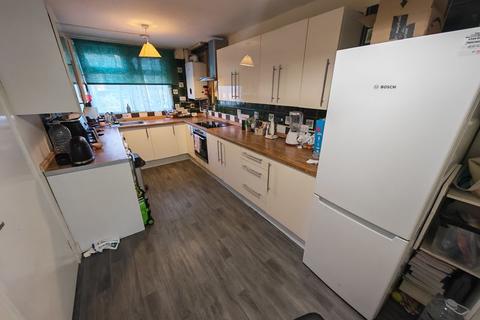 2 bedroom maisonette for sale, Priors Field, Northolt