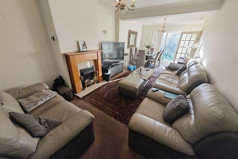 3 bedroom semi-detached bungalow for sale, Islip Gardens, Northolt