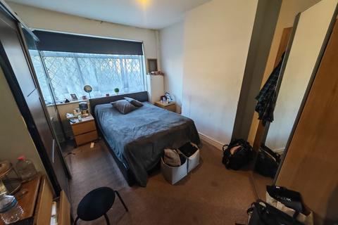 3 bedroom semi-detached bungalow for sale, Islip Gardens, Northolt