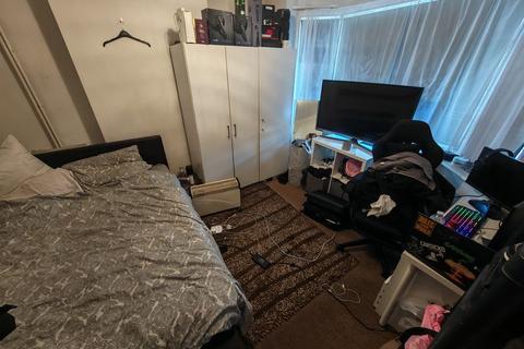 3 bedroom semi-detached bungalow for sale, Islip Gardens, Northolt