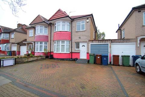 3 bedroom semi-detached house to rent, Blenheim Road, Harrow