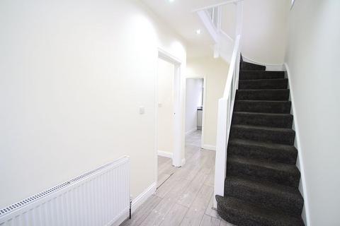 3 bedroom semi-detached house to rent, Blenheim Road, Harrow