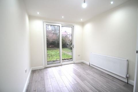 3 bedroom semi-detached house to rent, Blenheim Road, Harrow