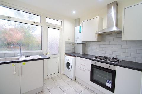 3 bedroom semi-detached house to rent, Blenheim Road, Harrow
