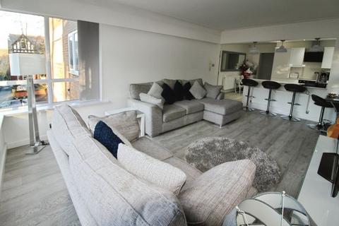 2 bedroom apartment for sale, Prestwich Park Road South, Manchester M25