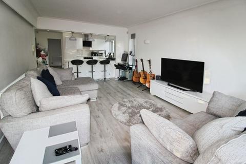 2 bedroom apartment for sale, Prestwich Park Road South, Manchester M25