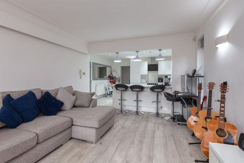 2 bedroom apartment for sale, Prestwich Park Road South, Manchester M25