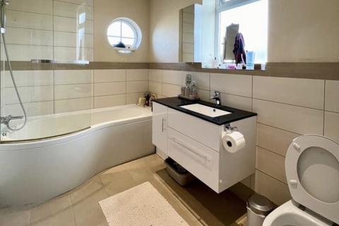 House share to rent, Brunswick Avenue, London N11