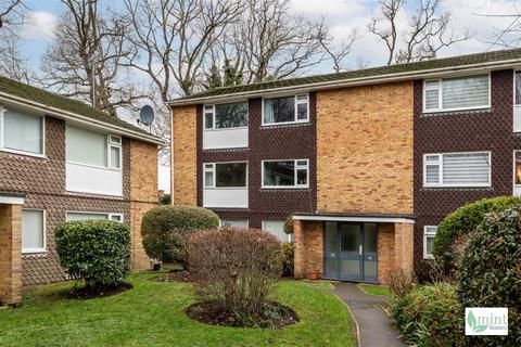 2 bedroom flat for sale, Hayden Court, Addlestone KT15