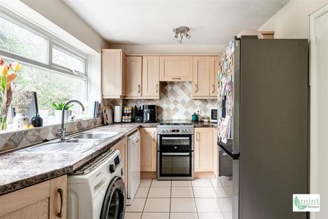 2 bedroom flat for sale, Hayden Court, Addlestone KT15