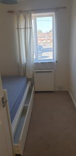 1 bedroom in a house share to rent, Nine Elms Close, Uxbridge UB8