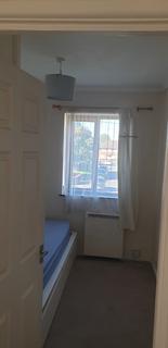 1 bedroom in a house share to rent, Nine Elms Close, Uxbridge UB8
