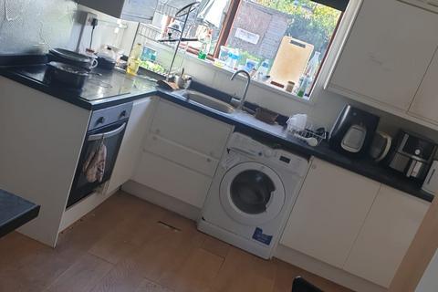 1 bedroom in a house share to rent, Nine Elms Close, Uxbridge UB8