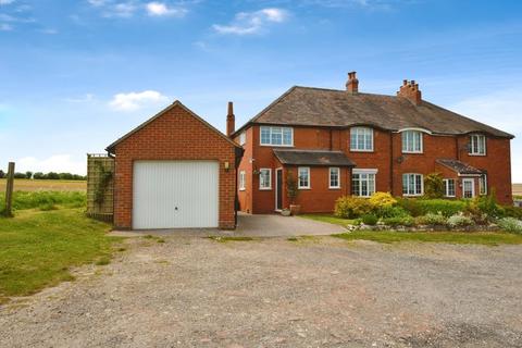 3 bedroom end of terrace house for sale, Druids Lodge, Salisbury              *NO ONWARD CHAIN*
