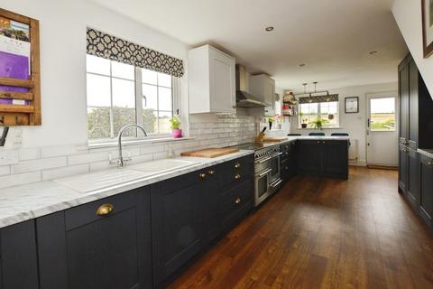 3 bedroom end of terrace house for sale, Druids Lodge, Salisbury              *NO ONWARD CHAIN*