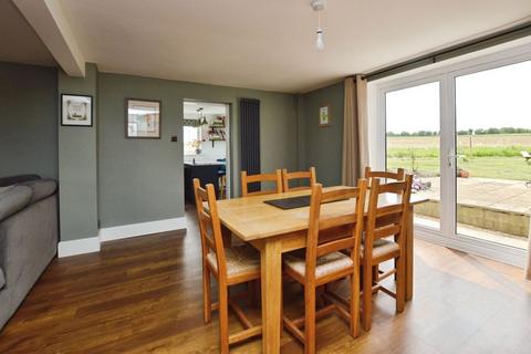 3 bedroom end of terrace house for sale, Druids Lodge, Salisbury              *NO ONWARD CHAIN*