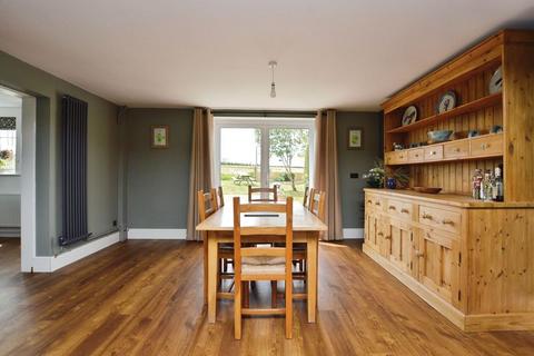 3 bedroom end of terrace house for sale, Druids Lodge, Salisbury              *NO ONWARD CHAIN*