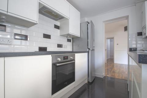 3 bedroom terraced house to rent, Charles Street, Greenhithe DA9