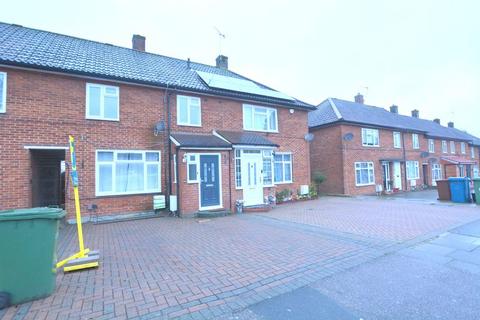 3 bedroom terraced house to rent, Courtenay Avenue, Harrow Weald