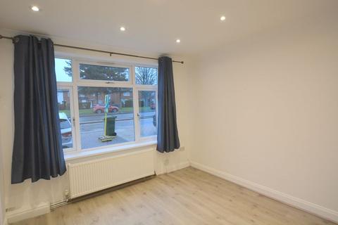 3 bedroom terraced house to rent, Courtenay Avenue, Harrow Weald
