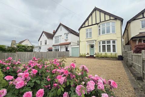 4 bedroom detached house for sale, Bridle Road, Pinner