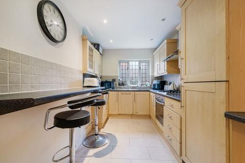 2 bedroom apartment for sale, London Road, Merstham, RH1 3AU