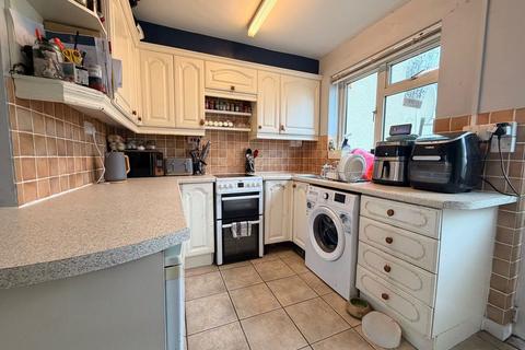 3 bedroom end of terrace house to rent, Scott Avenue, Gloucester