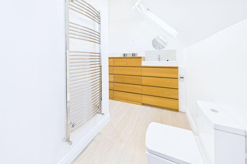 En-suite side