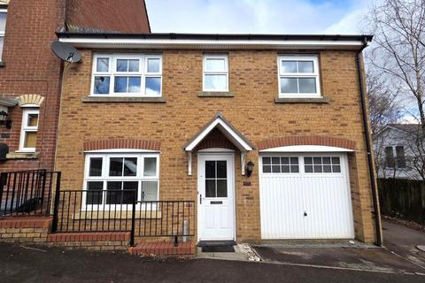4 bedroom terraced house to rent, Dragon Way, Hengoed CF82