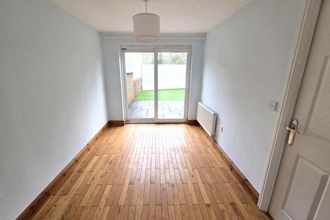 4 bedroom terraced house to rent, Dragon Way, Hengoed CF82