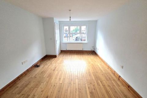 4 bedroom terraced house to rent, Dragon Way, Hengoed CF82