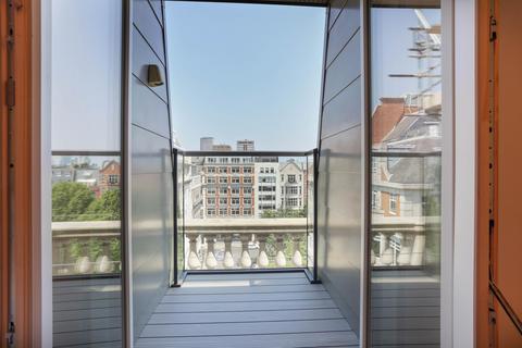 2 bedroom flat to rent, Golden Square, London, W1F