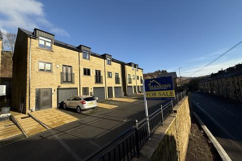 4 bedroom end of terrace house for sale, Cinder Close, Todmorden